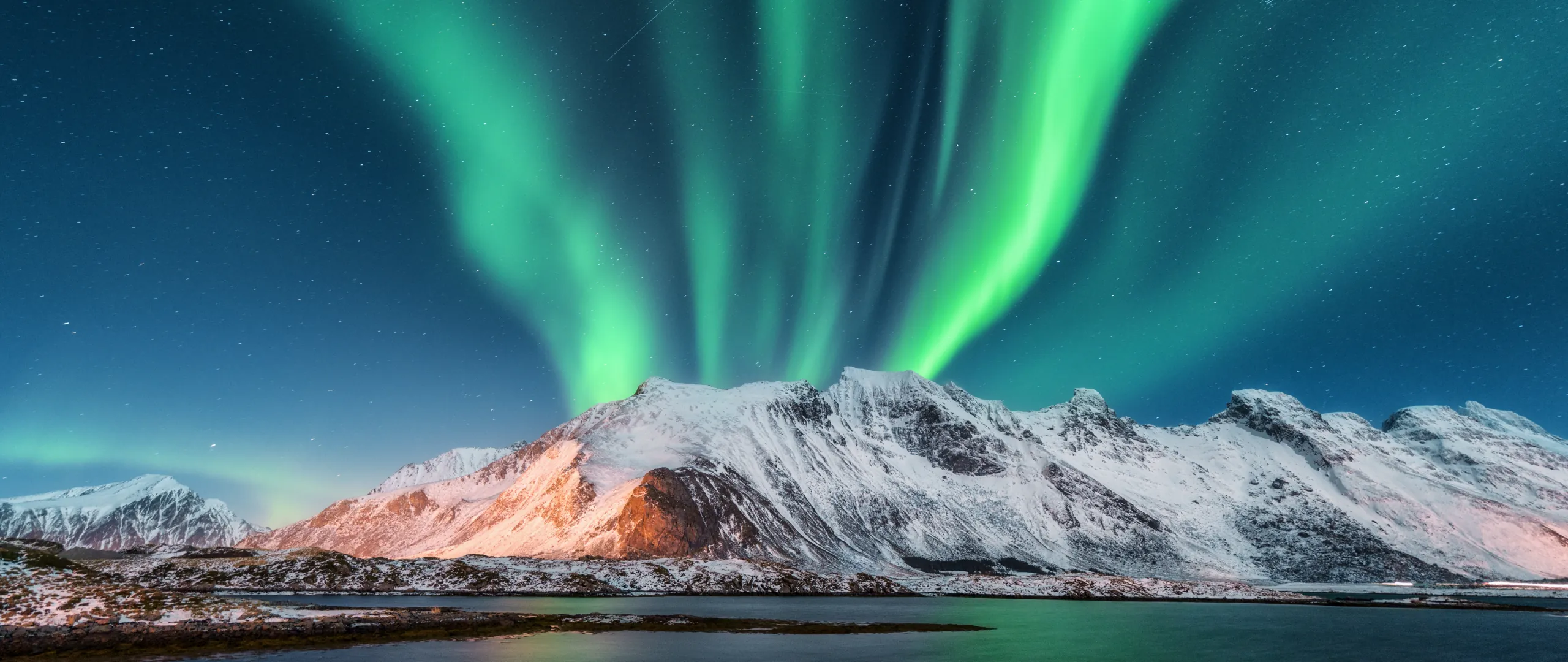 Aurores boréales dans le ciel arctique de Norvège