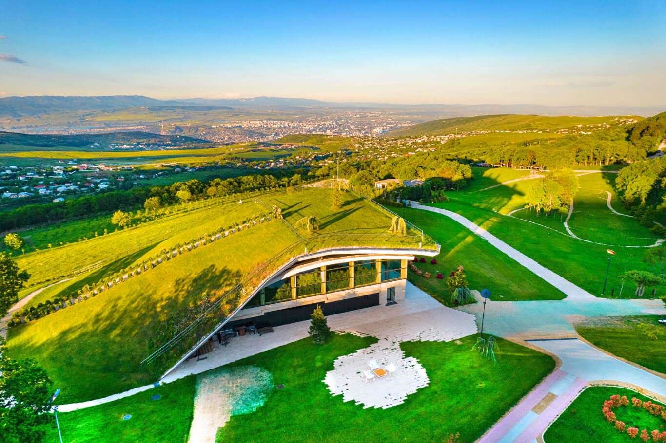 Vue aérienne du Bioli Wellness Resort à Kojori, au-dessus de Tbilissi, Géorgie