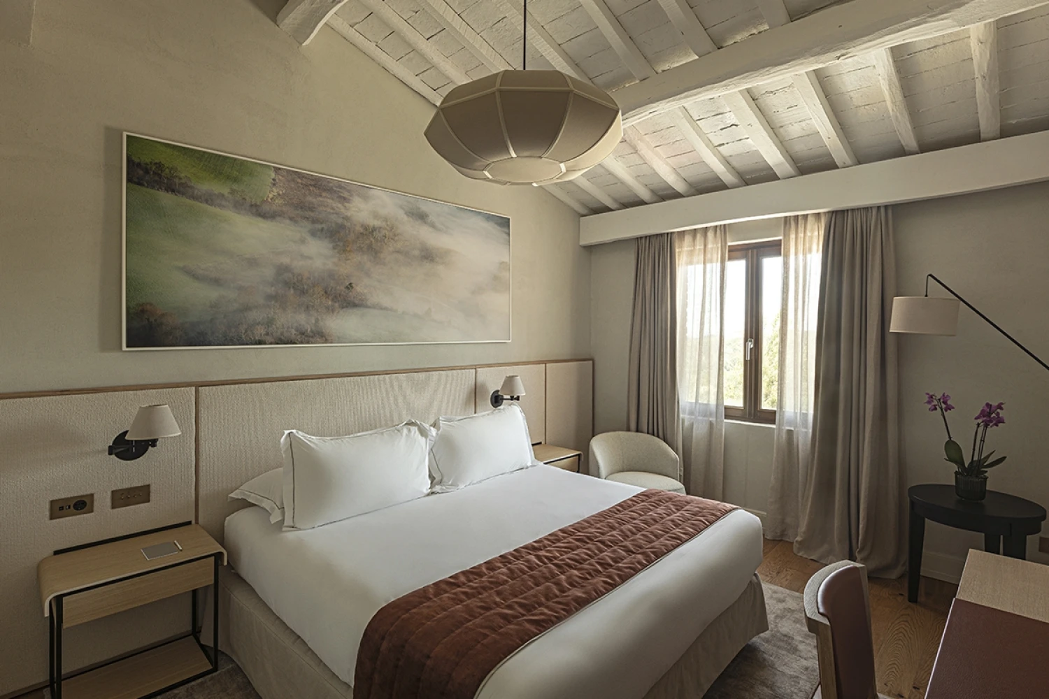 Chambre Tabaccaia Classic à Castelfalfi : poutres anciennes et lin clair