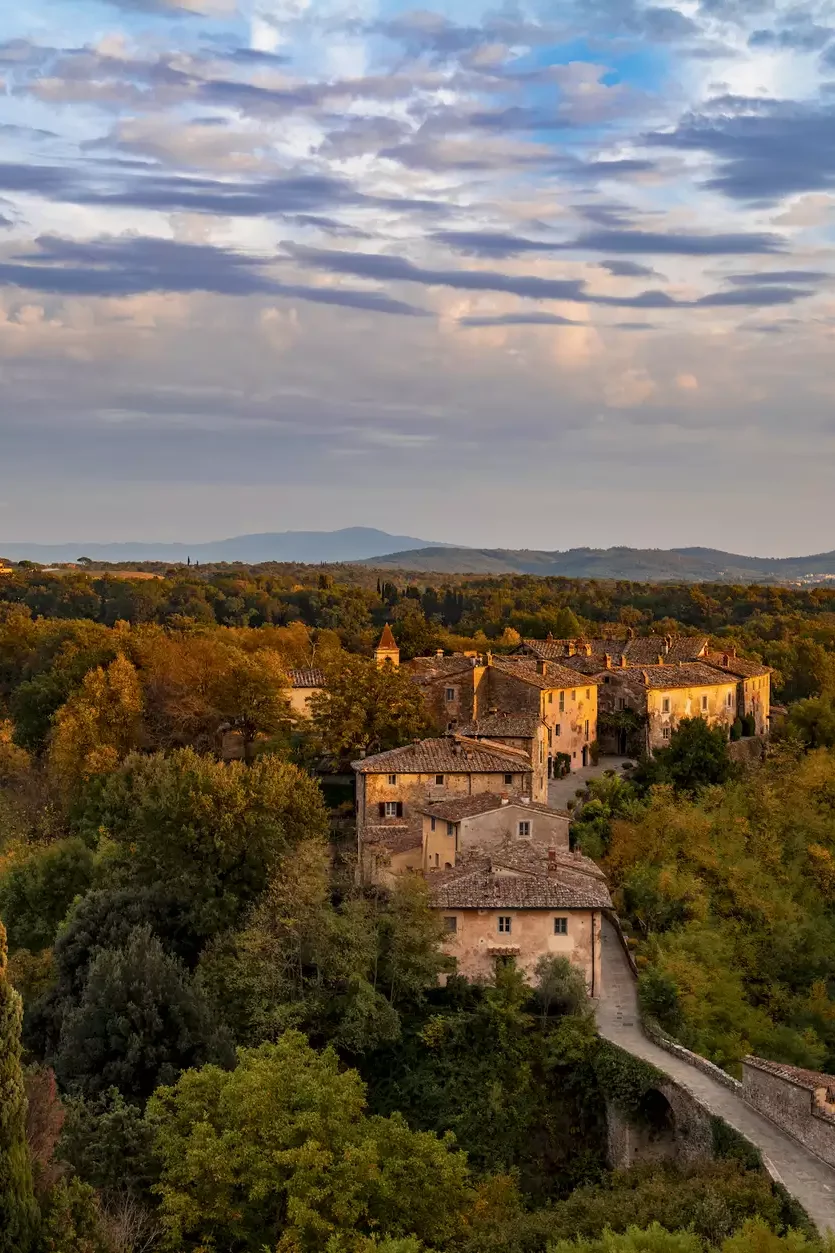 Le hameau d’Il Borro dans les collines du Valdarno, à la lumière du soir