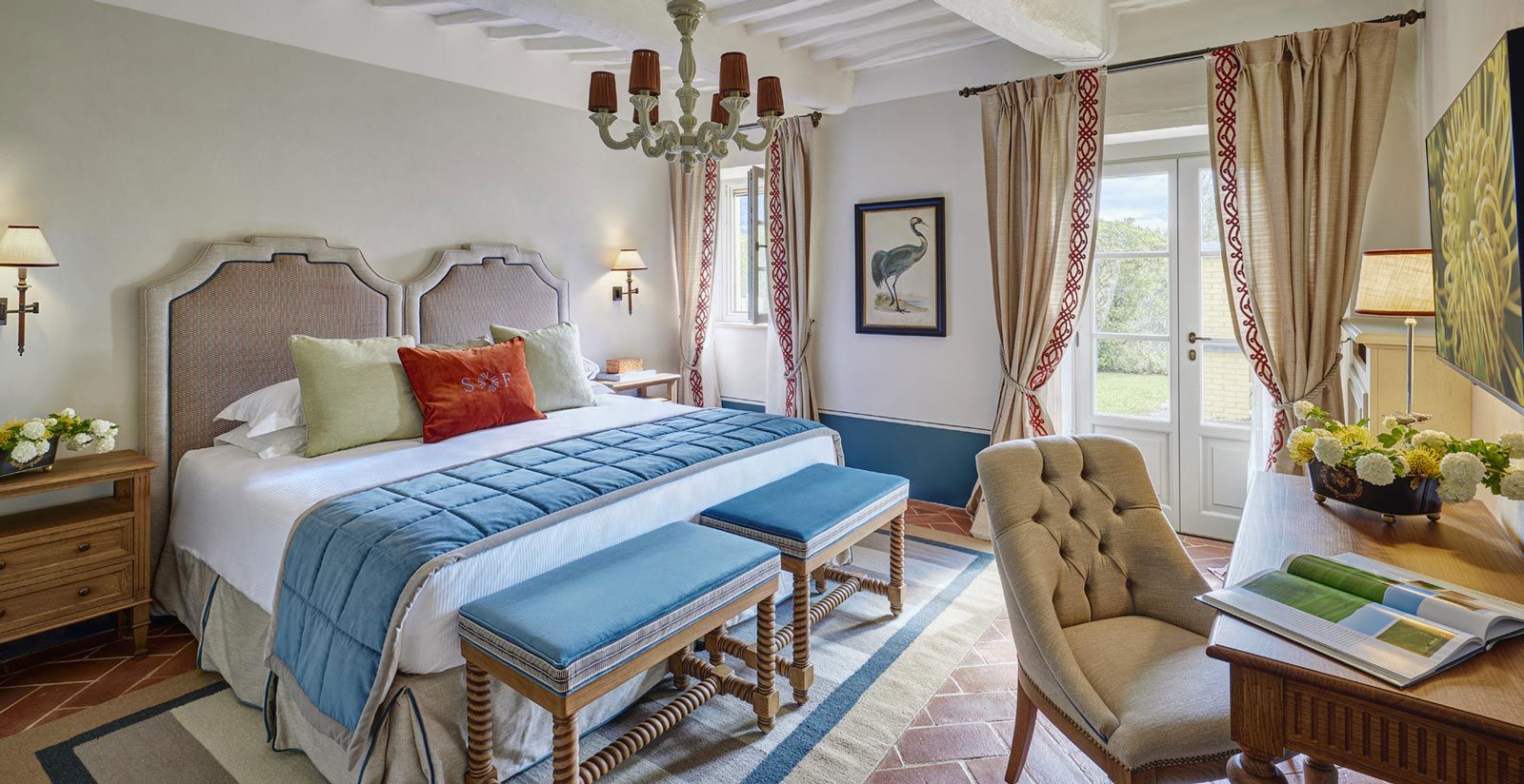 Salon avec cheminée de la Villa Casanova